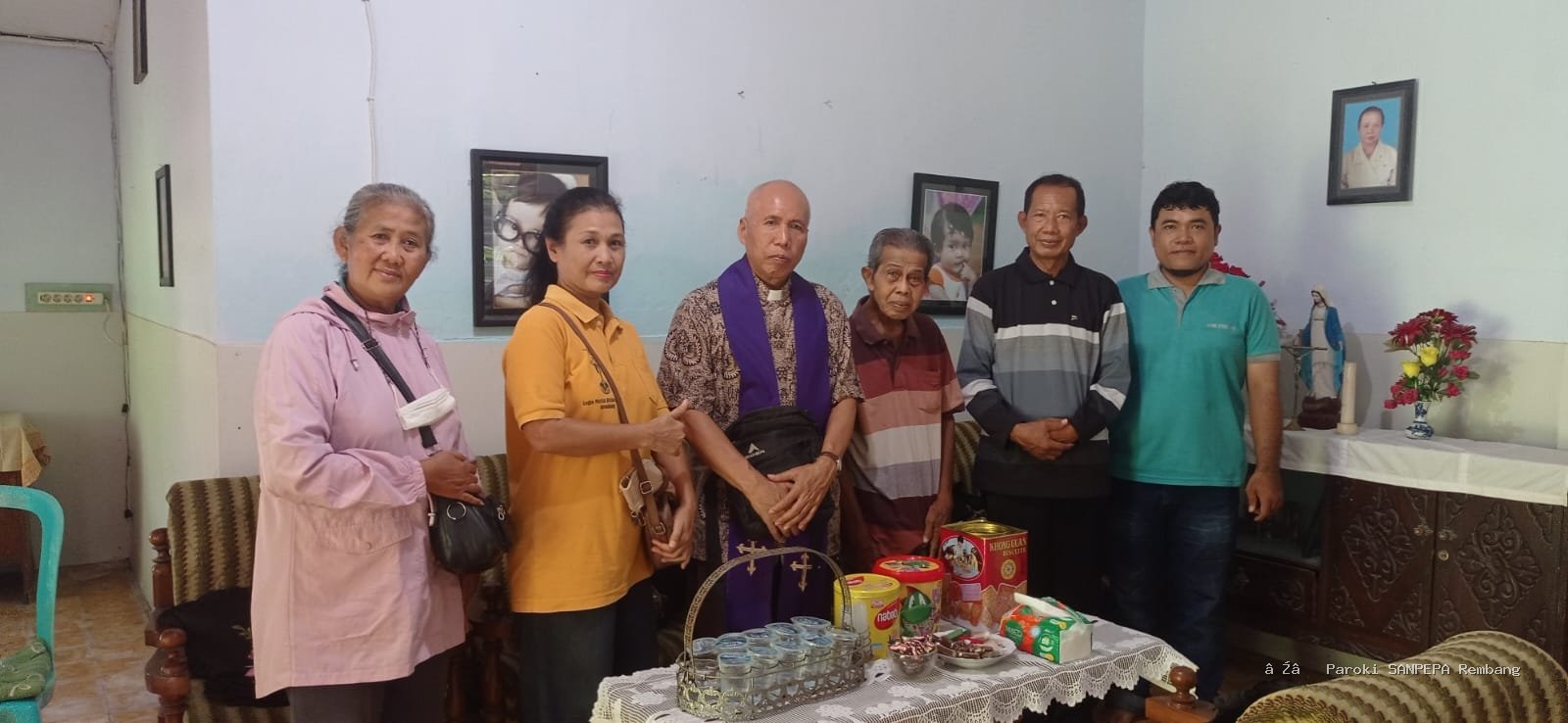 Kunjungan Doa dan Pengurapan Orang Sakit bagi Lansia di Paroki St. Petrus dan Paulus Rembang